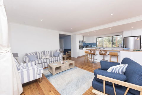 HAMPTONS - Accommodation Newcastle 3