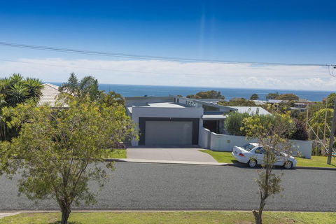 HAMPTONS - Accommodation Newcastle 1