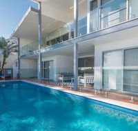 Hamptons Coastline Retreat- Waterfront with a Heated Pool - Accommodation Newcastle