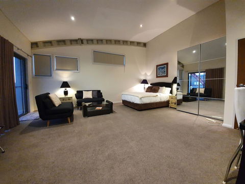 Hangar House Mudgee - Accommodation Newcastle 1