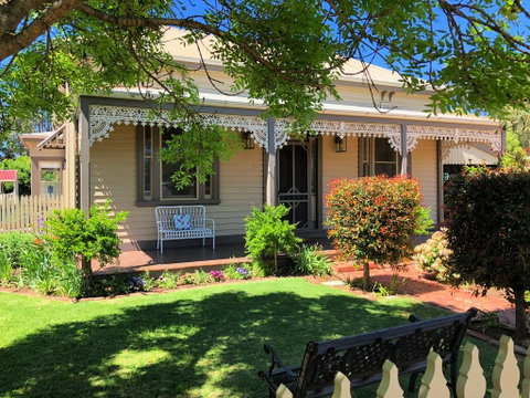 Hansen Street Retreat - Accommodation Newcastle 0