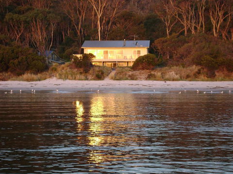 Harpers On The Beach - Accommodation Newcastle 0