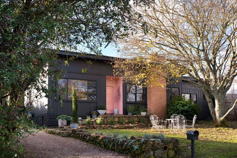 Harts Lane Beaux Haus - Accommodation Newcastle 0