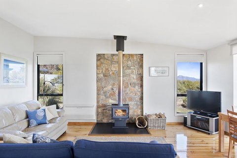 Hazards Hideaway - Accommodation Newcastle 2