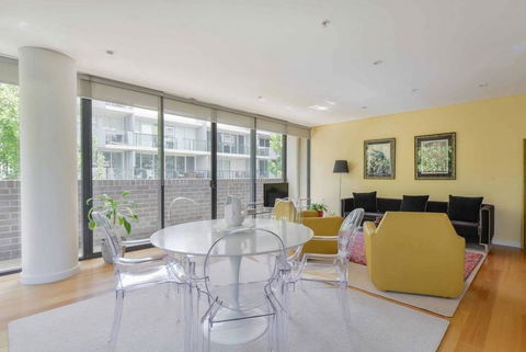HAZEL Chapel St Socialite. Pool, Spa & Gym - Accommodation Newcastle 3