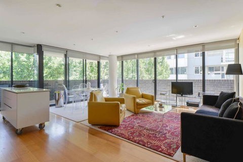 HAZEL Chapel St Socialite. Pool, Spa & Gym - Accommodation Newcastle 0