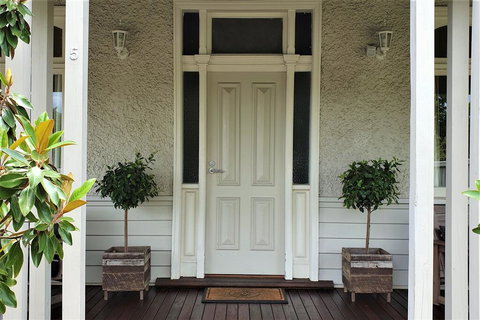 Healesville House - Magnolia House - Accommodation Newcastle 0