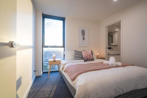 Heart Of Crown By Ready Set Host - Accommodation Newcastle 1