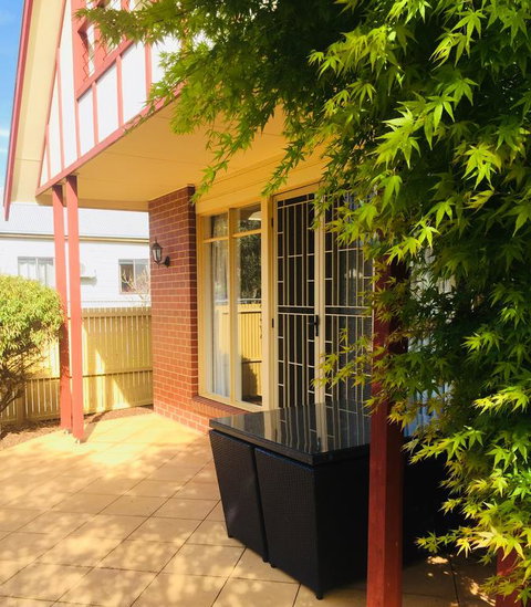 Heart Of Geelong Entire Townhouse Sleeps 8 - Accommodation Newcastle 3