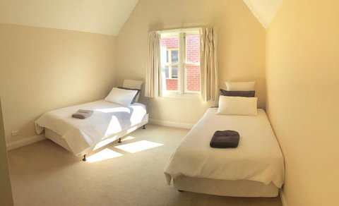 Heart Of Geelong Entire Townhouse Sleeps 8 - Accommodation Newcastle 2