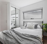 Heart of Sandringham Apartment by Ready Set Host - Accommodation Newcastle