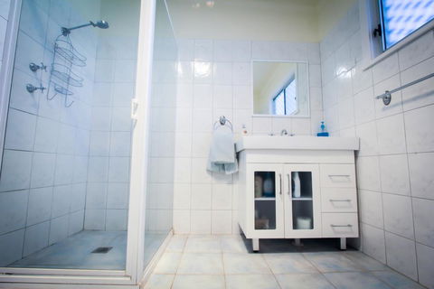 Heather's Mica Cottage - Accommodation Newcastle 2