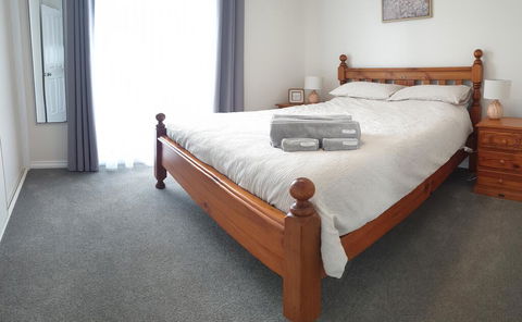High View Family Cottages - Accommodation Newcastle 3
