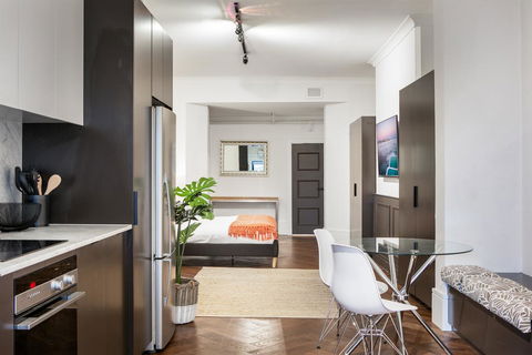 High-End Studio Near Parks, Theatres And Dining - Accommodation Newcastle 0