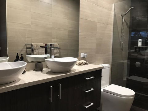 Highland Getaway - Accommodation Newcastle 2