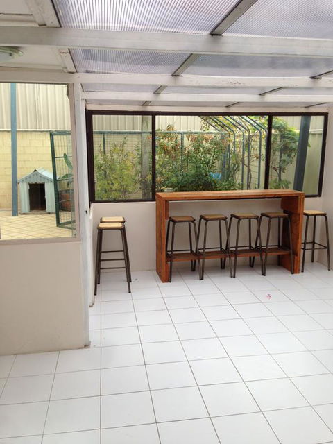 Hillarys Family Holiday Home - Accommodation Newcastle 1