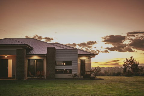 Hillcrest - Accommodation Newcastle 0