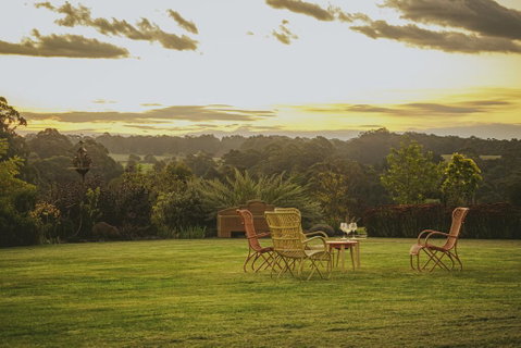 Hillcrest - Accommodation Newcastle 2