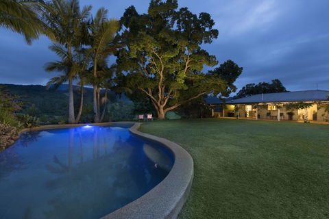 Hillcrest Mountain View Retreat - Accommodation Newcastle 1