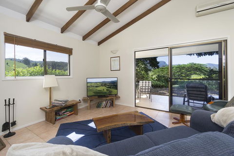 Hillcrest Mountain View Retreat - Accommodation Newcastle 3