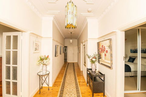Hillside Cottage  Comfy, Spacious, Walk To CBD & Stannies - Accommodation Newcastle 0
