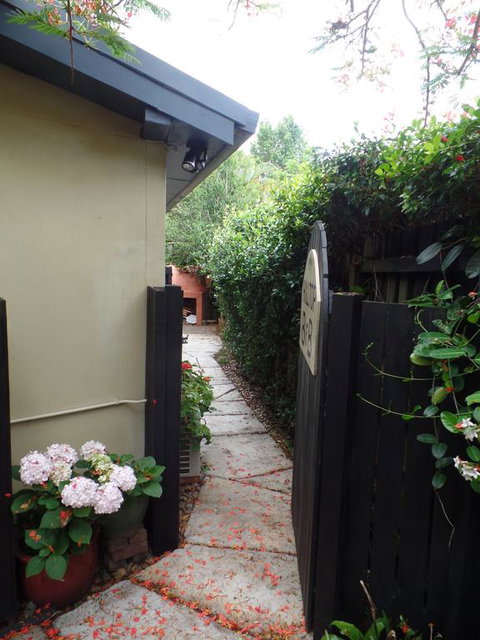 Hilltop B&B - Accommodation Newcastle 3