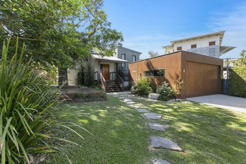Holiday Hideaway, Sunshine Beach - Accommodation Newcastle 0