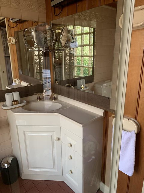 Holly Cottage - Accommodation Newcastle 0