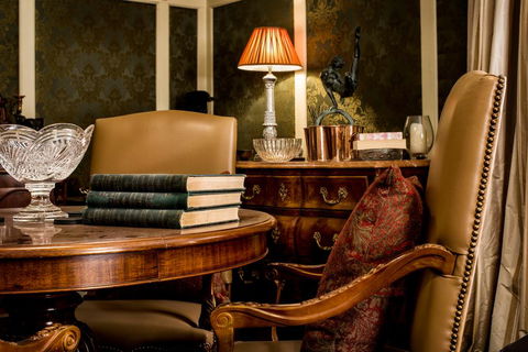 Holyrood House - Accommodation Newcastle 3