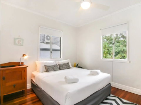 Homely Pembroke On The Park Cottage - Accommodation Newcastle 2
