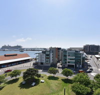 Honeysuckle Haven - harbour facing  walk to restaurants - Accommodation Newcastle