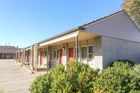 Hotel Canobolas Motel And Units - Accommodation Newcastle 0