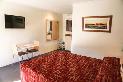 Hotel Canobolas Motel And Units - Accommodation Newcastle 3