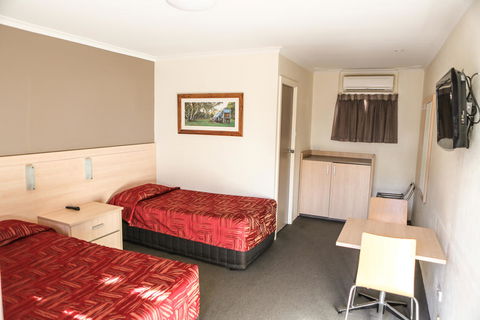 Hotel Canobolas Motel And Units - Accommodation Newcastle 2