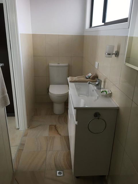 Hotel Corones - Accommodation Newcastle 3