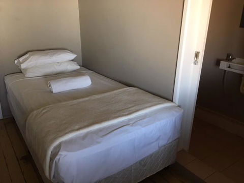 Hotel Corones - Accommodation Newcastle 2