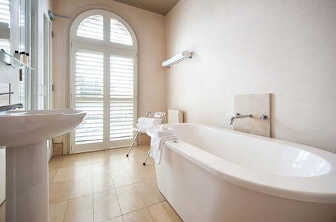 Hotel Frangos - Accommodation Newcastle 3