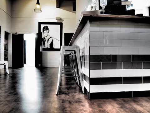Hotel Gracelands - Accommodation Newcastle 2
