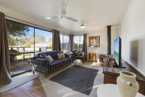 Katisha Cottage - Pet Friendly And Close To Town - Accommodation Newcastle 0
