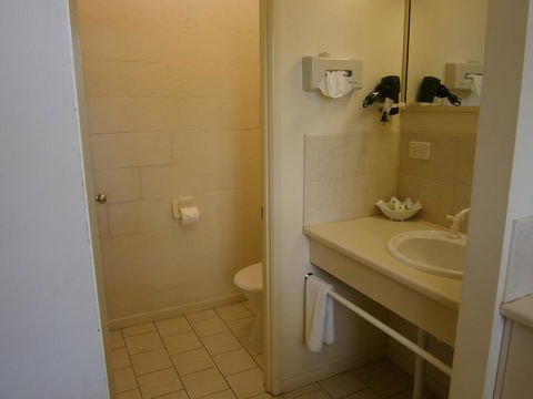 Kellys Motel Oakey - Accommodation Newcastle 3