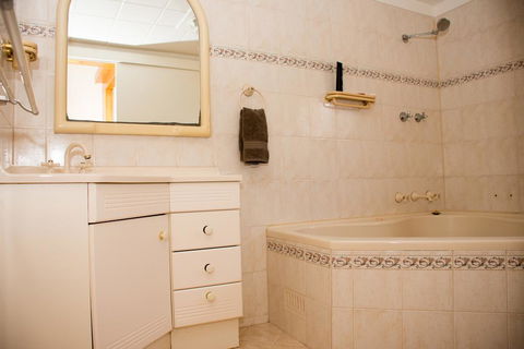 Kimba Travellers' Haven - Accommodation Newcastle 1