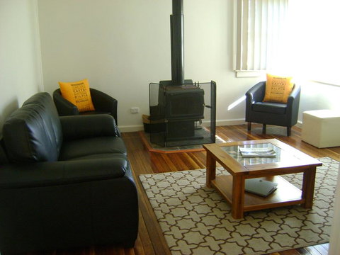King Cottage - Accommodation Newcastle 2