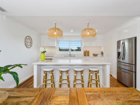 KINGY BEACH HOUSE @ 162 - Accommodation Newcastle 3