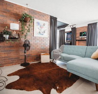 Kirra Hill Coolangatta Renovated Apt w Beach Views - Accommodation Newcastle