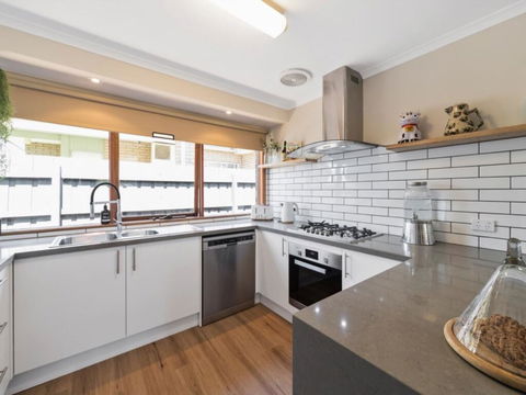 KO's Hideaway - Accommodation Newcastle 0