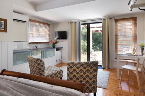 Koovelly Garden Studio - Accommodation Newcastle 0