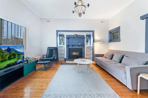 KOZYGURU ARNCLIFFE SYDNEY AIRPORT RENOVATED COTTAGE 3 BED HOUSE NAR232 - Accommodation Newcastle 0