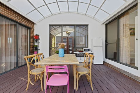 KOZYGURU Belrose Modern Designer 2 Bed + FREE Parking - Accommodation Newcastle 0