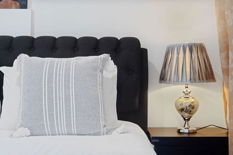 KOZYGURU Belrose Modern Designer 2 Bed + FREE Parking - Accommodation Newcastle 1