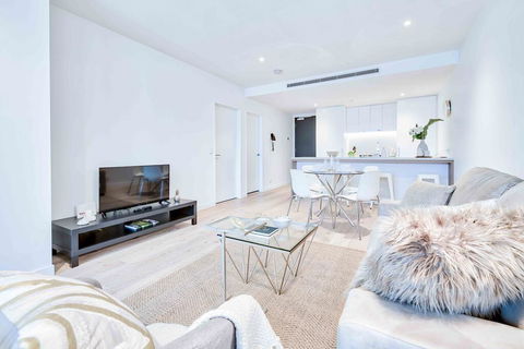 KOZYGURU FORTITUDE VALLEY HIGH LEVEL 2 BED APT + FREE PARKING QFV179-2612 - Accommodation Newcastle 2
